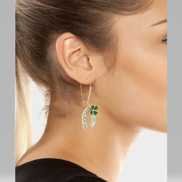 Betsey Johnson Lucking out HORSESHOE Hook EARRINGS Green St. Patrick's Day NWT - Picture 2 of 5